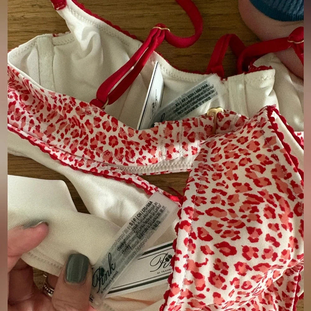 Frankie’s bikinis set